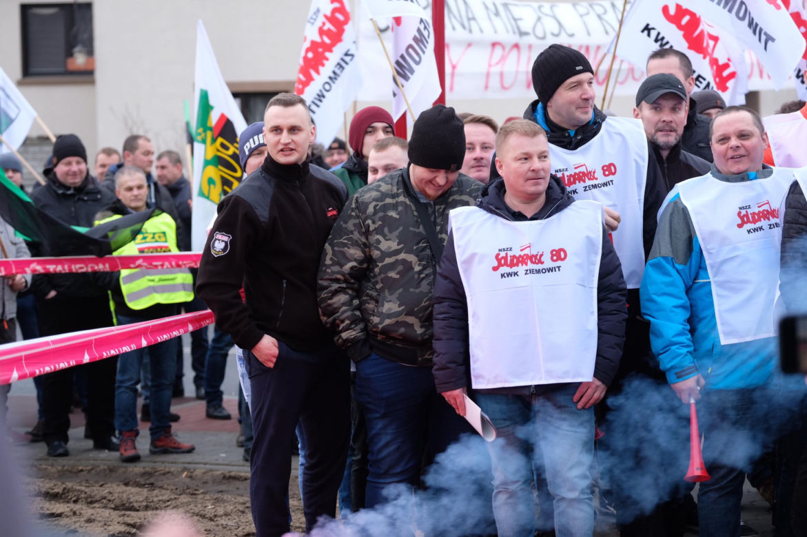 GORĄCA atmosfera w Imielinie! Górnicy chcieli się bić z mieszkańcami?