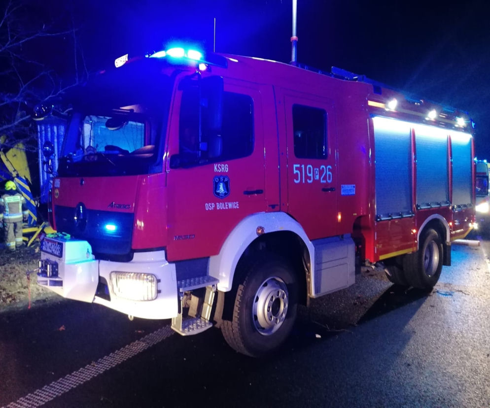 Śmierć na DK 92 koło Nowego Tomyśla. Kierowca tira był UWIĘZIONY w kabinie!