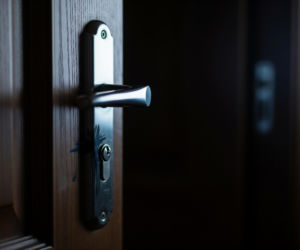 Zatrzymany na gorącym uczynku na Woli. Co jeszcze miał przy sobie 20-latek?