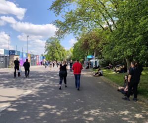 Długie kolejki i tłum fanów przed koncertem Metaliki