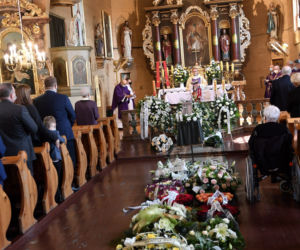 Pogrzeb prof. Leszka Miszczyka. Grób wybitnego lekarza utonął w kwiatach 