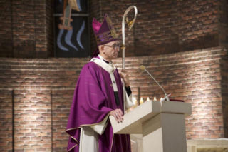 Abp Galbas pragnie pustyni w Warszawie. Mocne słowa padły z ambony