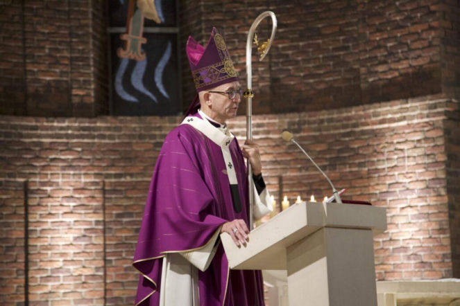 Abp Galbas pragnie pustyni w Warszawie. Mocne słowa padły z ambony