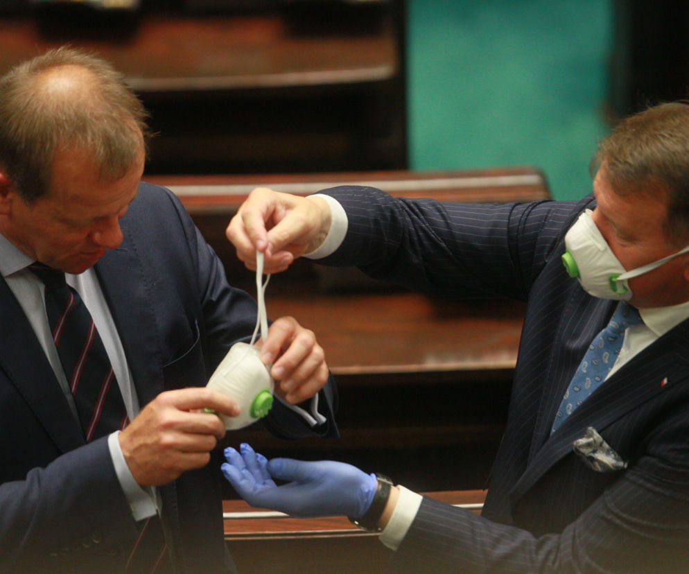 Posłowie mają problemy z maseczkami