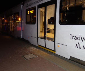 Wandale zdewastowali automat i tramwaj w Krakowie