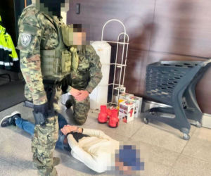 Napadli na Norwega w centrum Gdańska, grozili mu nożem i zmusili do wypłaty pieniędzy z bankomatu