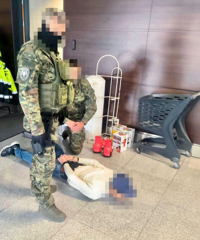 Napadli na Norwega w centrum Gdańska, grozili mu nożem i zmusili do wypłaty pieniędzy z bankomatu