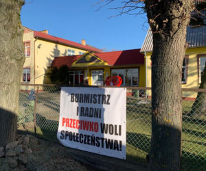 Szkoła w Ostrowążu