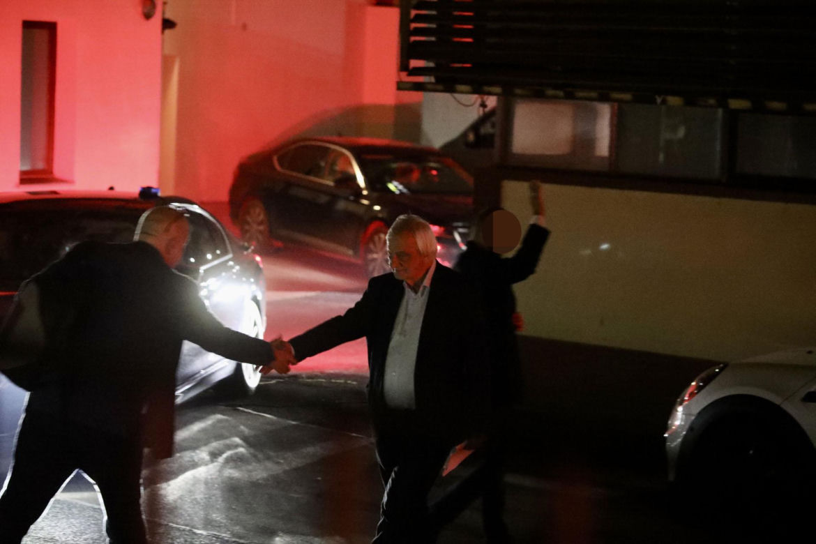 Narada PiS na Nowogrodzkiej. Długie rozmowy po spotkaniu z prezydentem Dudą