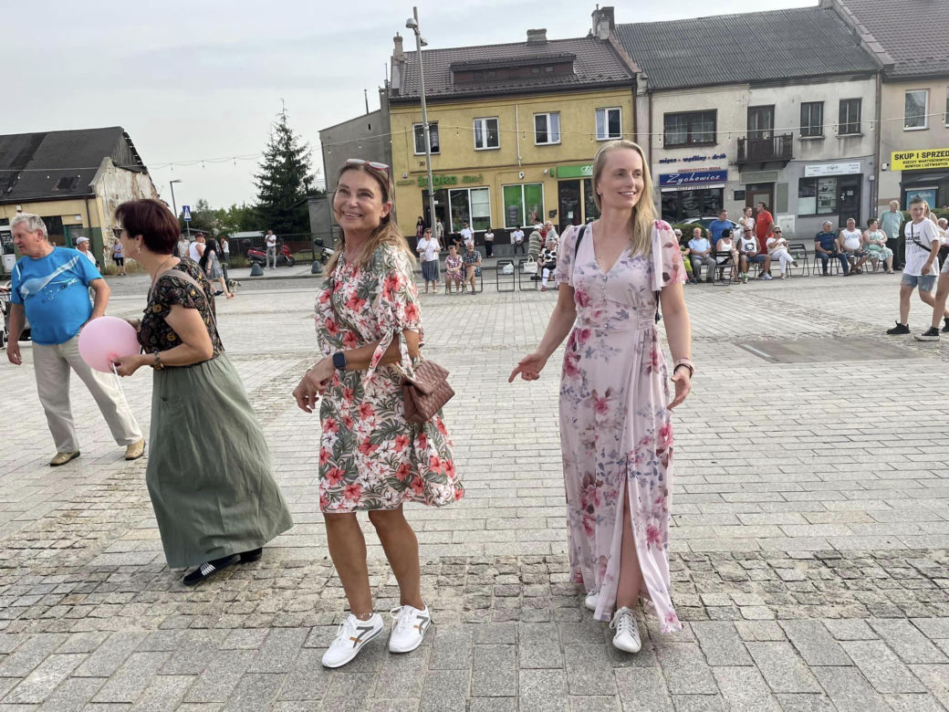 POTAŃCÓWKA NA RYNKU. Tak bawią się mieszkańcy Starachowic