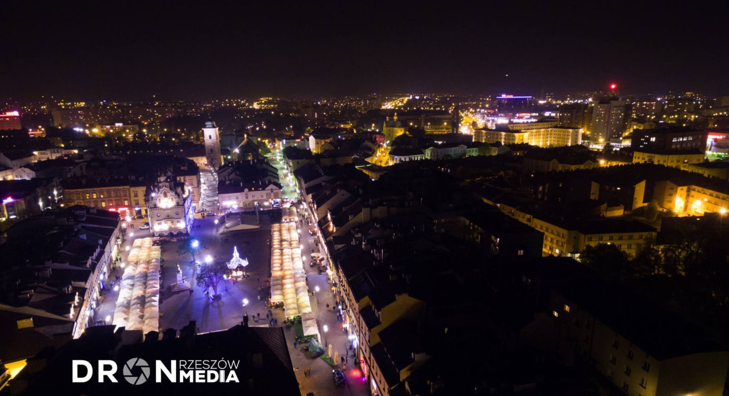 Rzeszów z drona nocą