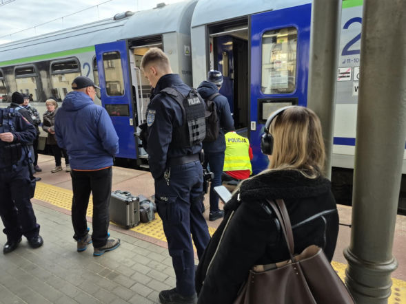 Policja na peronach, ruch pociagów sparaliżowany. Szokujący wypadek na rampie dla niepełnosprawnych