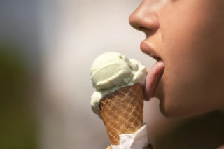 Lody na zakończenie szkoły. Gdzie kupisz w promocji? Sprawdź ofertę sieci: Lidl, Biedronka, Kaufland, Netto, Żabka
