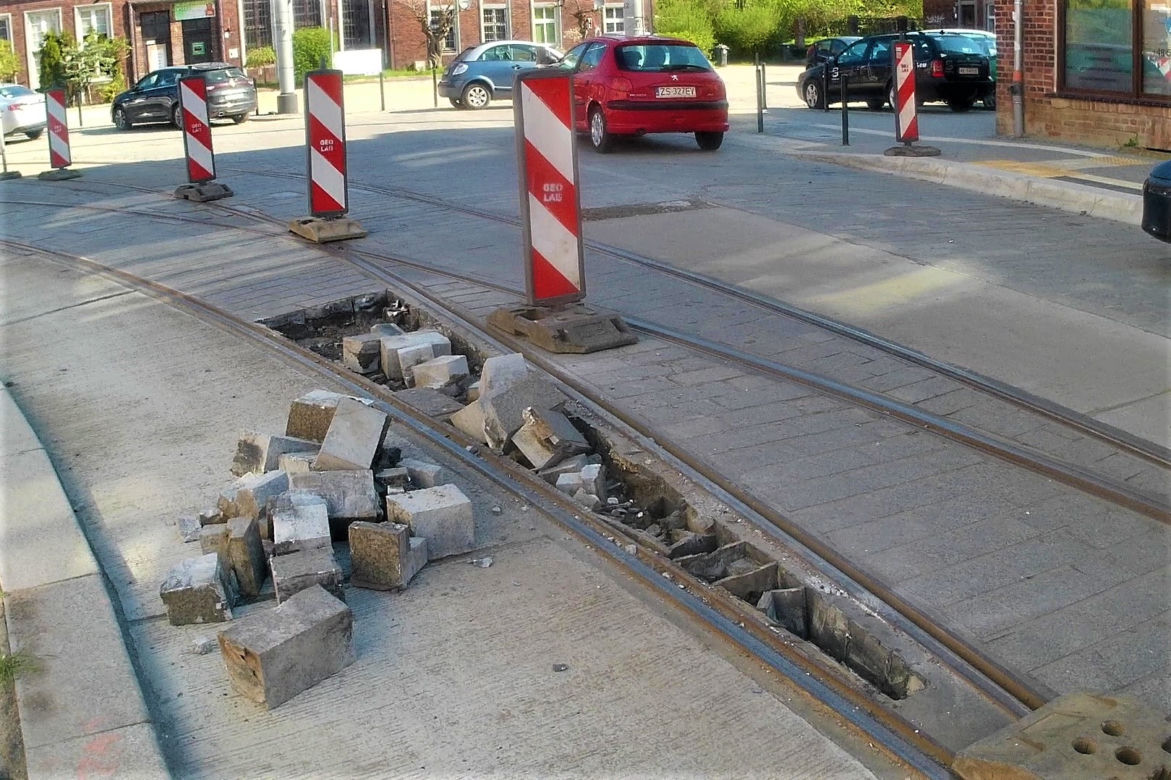 Dlaczego tramwaje jeżdżą tyłem? Niecodzienne manewry na szczecińskim Niebuszewie