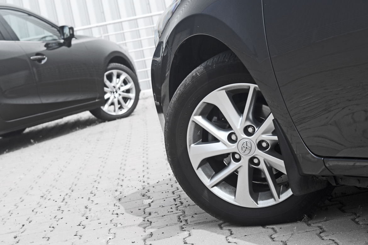 Mazda 3 Sedan 2.0 A/T SkyPASSION vs. Toyota Corolla 1.6 Multidrive S Prestige