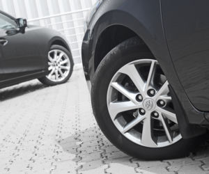 Mazda 3 Sedan 2.0 A/T SkyPASSION vs. Toyota Corolla 1.6 Multidrive S Prestige