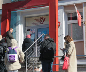 Olbrzymie kolejki przed centrum krwiodawstwa. Polacy oddają krew na potęgę!
