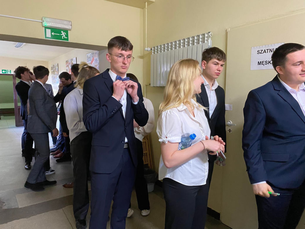 Matura 2023. Maturzyści podczas matury w LO VII w Zielonej Górze