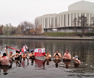 Bydgoskie morsy wskoczyły do Brdy! Za nami inauguracja sezonu na Wyspie Młyńskiej 
