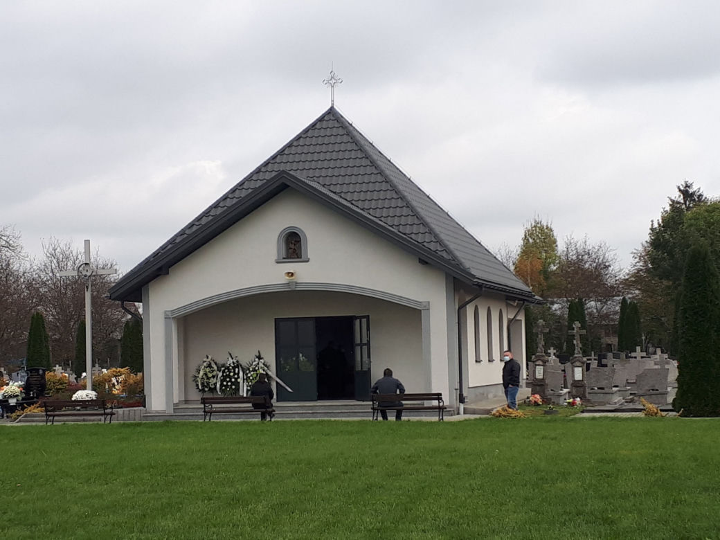 Grób 16-letniej Pauliny tonie w kwiatach. Ostatnie pożegnanie pięknej nastolatki.