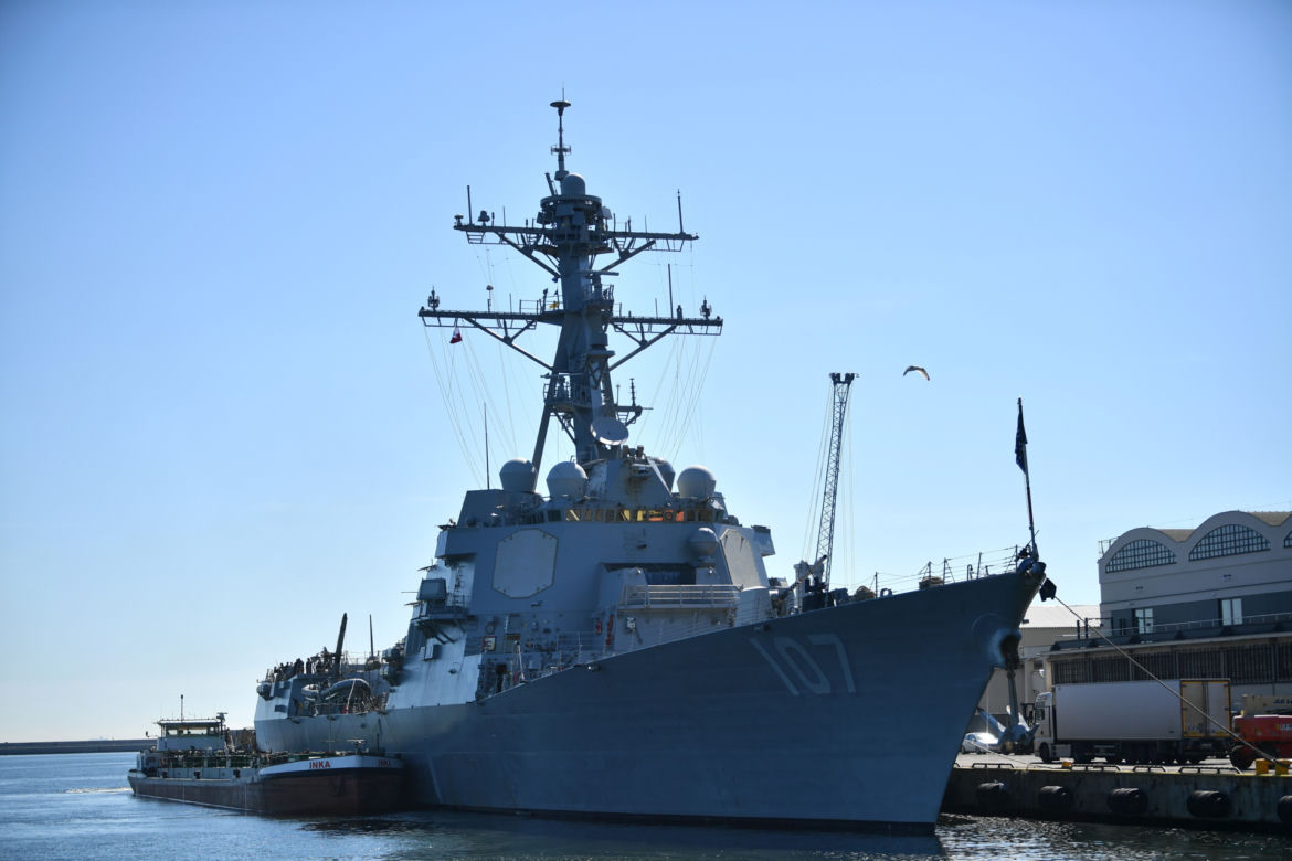 Amerykański niszczyciel rakietowy USS Gravely zacumował przy Nabrzeżu Francuskim portu w Gdyni