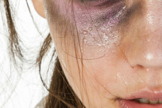 Bye, bye clean girl. Perfekcyjny makijaż zastąpi trend „messy make-up” 