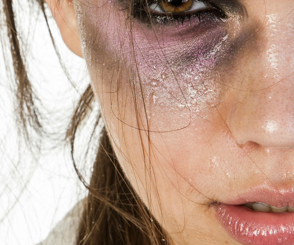 Bye, bye clean girl. Perfekcyjny makijaż zastąpi trend „messy make-up”