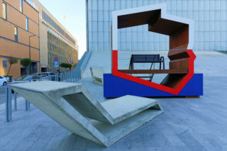 Ławka w konturach Polski stanęła w Lublinie. Opinie mieszkańców miasta są podzielone!