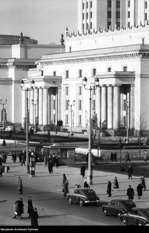 QUIZ PRL. Pałac Kultury i Nauki w Warszawie. Zmierz się z historią dziarskiego 70-latka? 