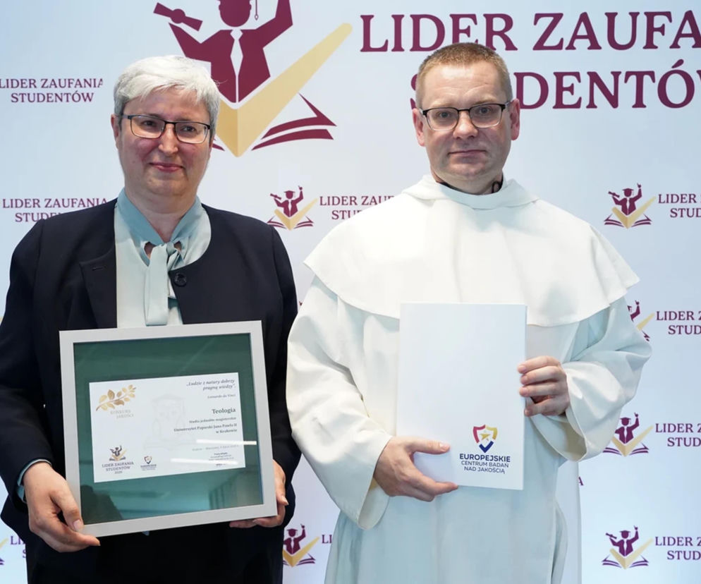 Anna Maria Wajda i o. Grzegorz Zakrzewski z nagrodą Lider Zaufania Studentów dla teologii UPJPII. Szczegóły na Radioplus.