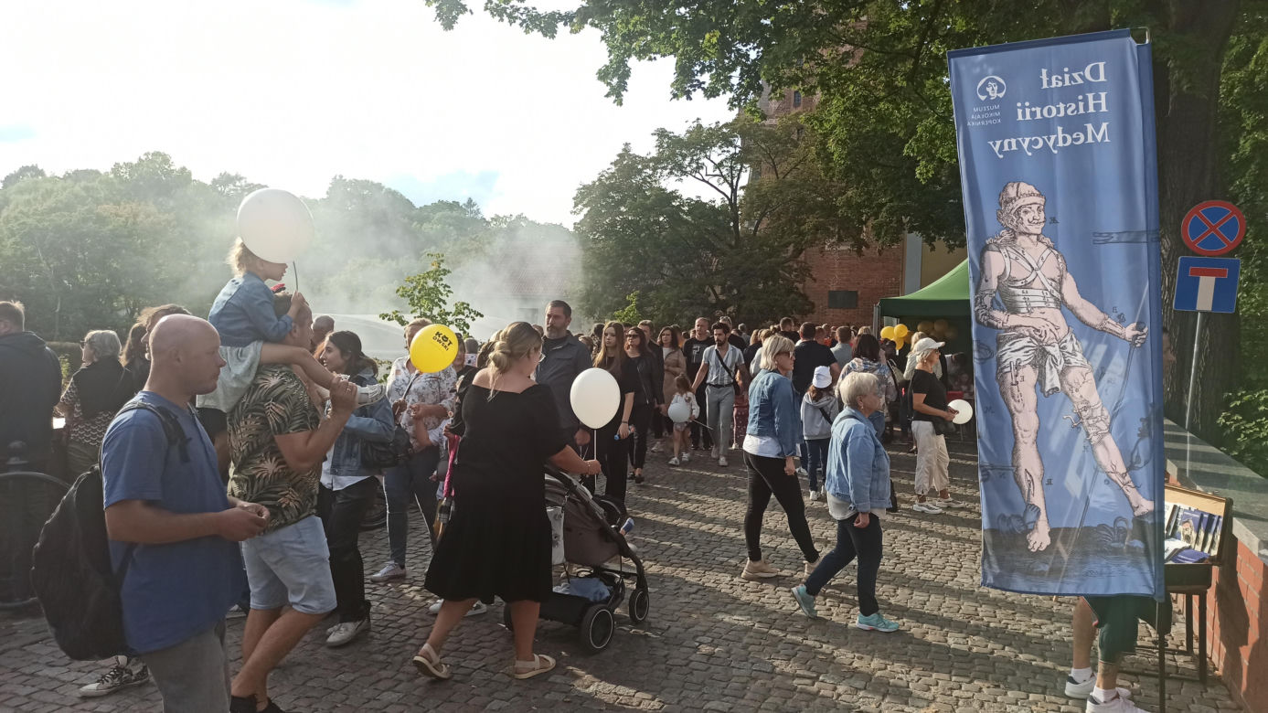 Tłumy na Starym Mieście w Olsztynie. Mieszkańcy świętowali 25-lecie samorządu Warmii i Mazur [ZDJĘCIA]