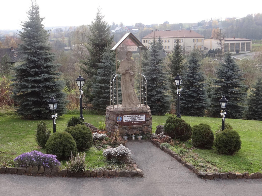 To jedna z najstarszych wsi w Małopolsce. Jest nazywana polskim Lourdes