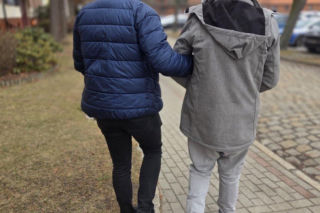 Ukrywał się za granicą, wrócił i wpadł. Spektakularna akcja policji