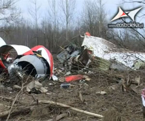Makabryczne zdjęcia ze Smoleńska - ciała i resztki samlotu - 18+
