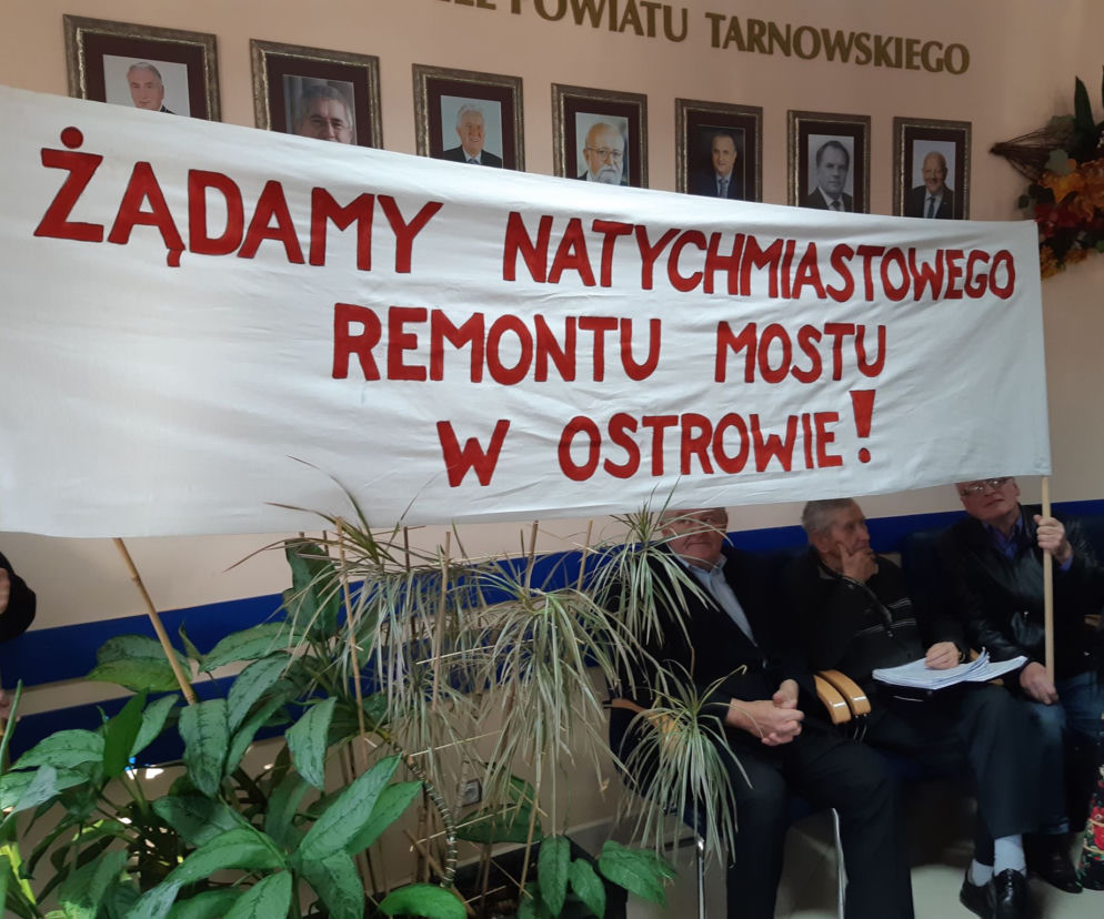 Mieszkańcy Wierzchosławic są WŚCIEKLI. Żądają naprawy mostu 