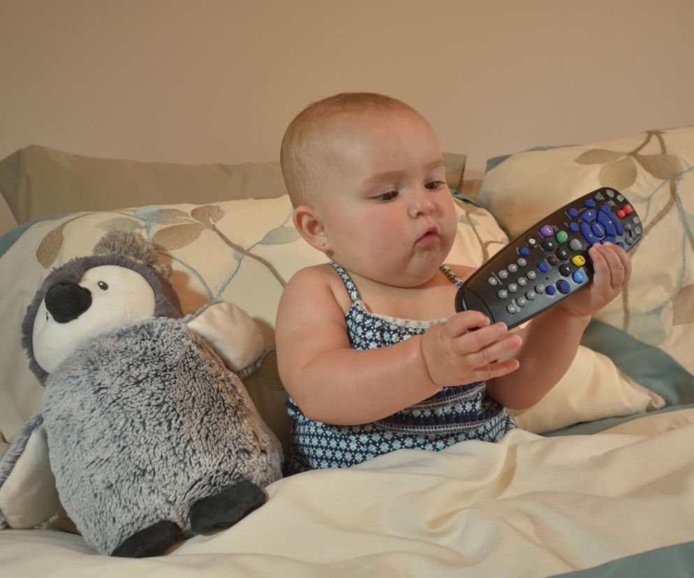 Zamiast drogich zabawek wybiera pilot i klucze? To najlepsze, co może robić