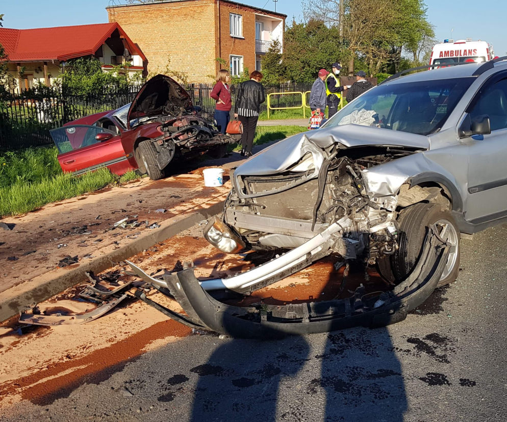Groźny wypadek koło Opoczna. Zderzenie na drodze krajowej