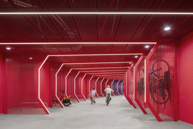 Parking rowerowy pod Placem Poczdamskim w Berlinie