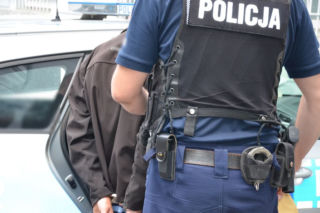 Gdańsk: Nastolatek strzelał z pistoletu do okien! Trafi za kratki?