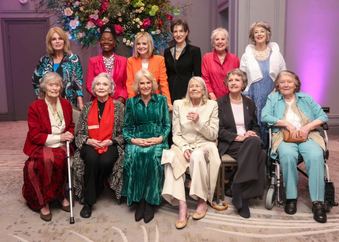 Patricia Routledge z Królową Kamilą na uroczystości "Celebration of Shakespeare" w 2023 roku