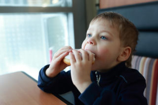 Dziecko jest nerwowe i nie może się skupić? Lepiej przyjrzyj się jego diecie