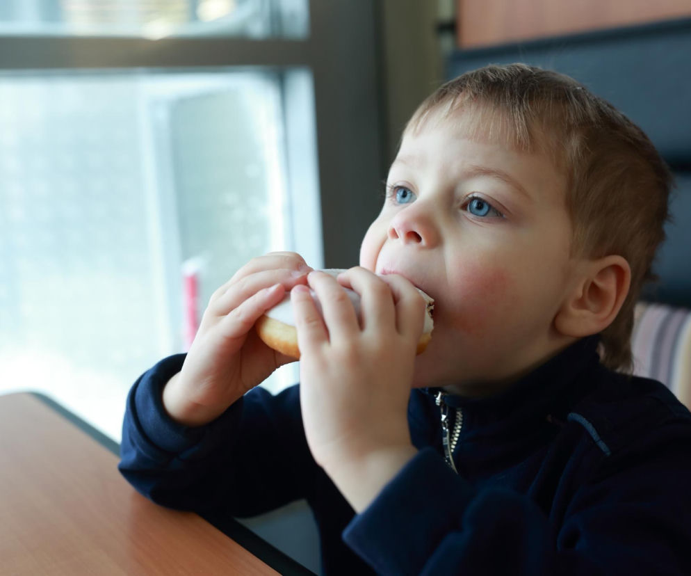 Dziecko jest nerwowe i nie może się skupić? Lepiej przyjrzyj się jego diecie