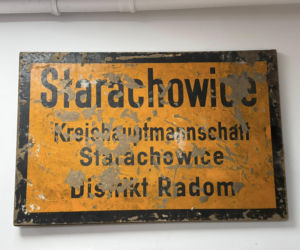 Nie uwierzysz, co kryje ta starachowicka biblioteka. To prawdziwy wehikuł czasu!