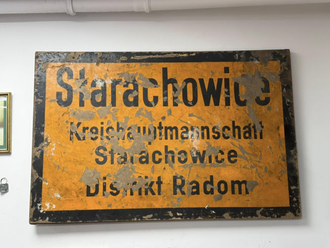 Nie uwierzysz, co kryje ta starachowicka biblioteka. To prawdziwy wehikuł czasu!