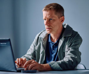 Na Wspólnej odc. 4306. Robert Tadeusiak (Dariusz Wnuk)