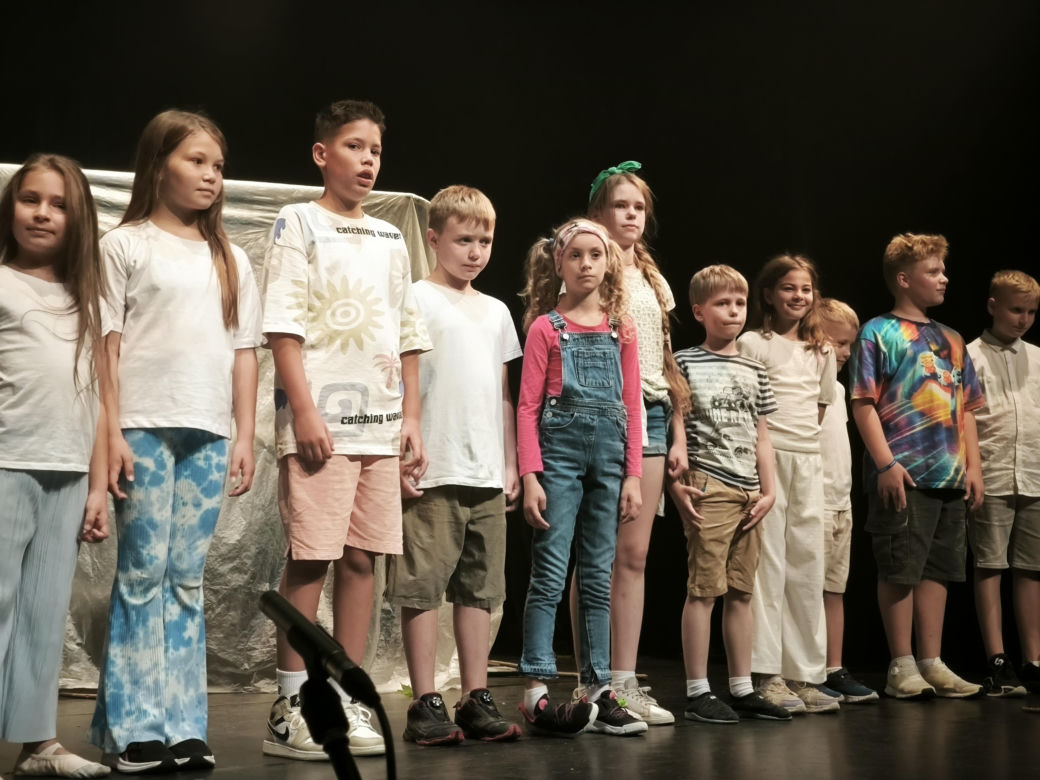 Spektakl na zakończenie warsztatów teatralnych w Teatrze Miejskim w Lesznie 