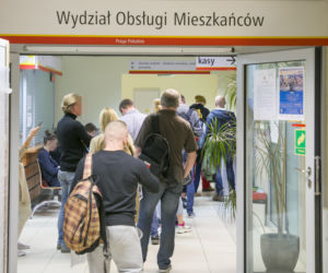 KOLEJKI W URZĘDACH