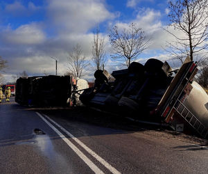 Cysterna przewróciła się na krajowej szesnastce