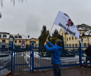 Międzymiastowy protest samochodowy pod Radiem Maryja. Strajkowali w Święto Trzech Króli