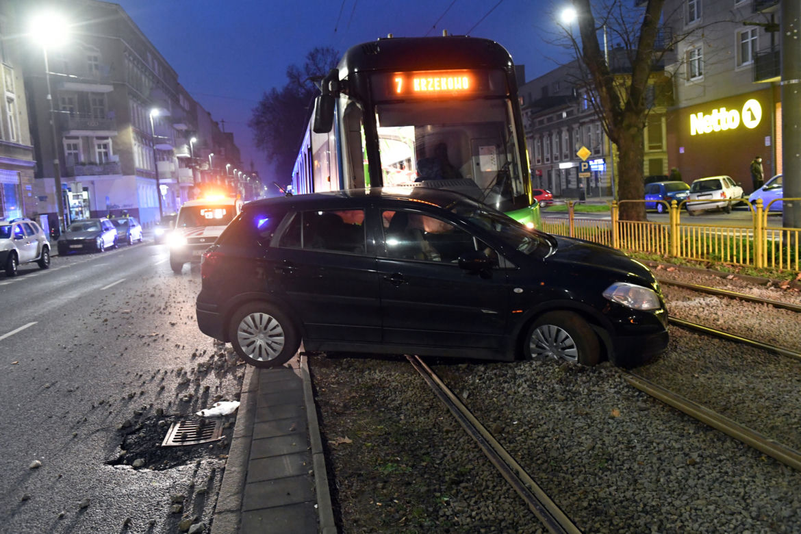 Szczecin: Zderzenie auta z tramwajem